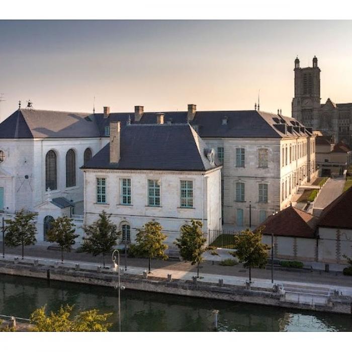 La cit du vitrail un lieu culturel d couvrir troyes en champagne
