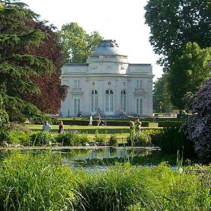 Jardins De Bagatelle