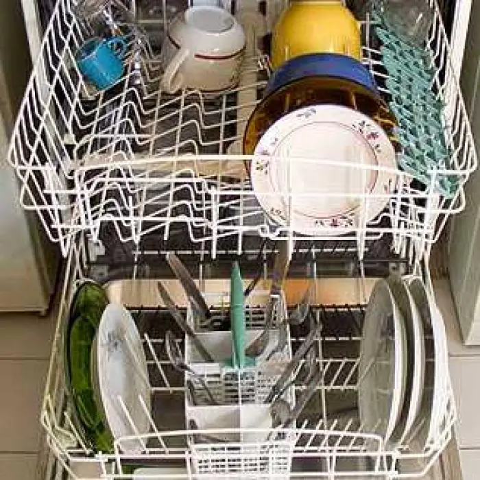 Voici la vraie méthode pour ranger vos couverts dans le lave-vaisselle ! Ça  va vous changer la vie
